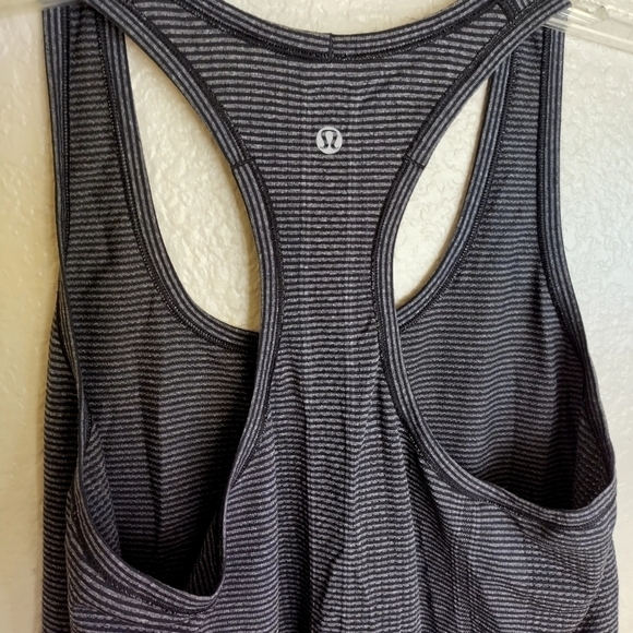LULULEMON SWIFTLY TECH RACERBACK TANK BLACK GREY STRIPE sz 10 - Picture 2 of 6